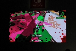 画像ギャラリー No.015のサムネイル画像 / 「Splatoon2」のステージイベント「イカ研究所 新イカ発見報告会」をレポート。流行や新ブキなど，前作から2年後の“イカ達”の生態が明かされる