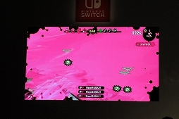 画像ギャラリー No.018のサムネイル画像 / 「Splatoon2」のステージイベント「イカ研究所 新イカ発見報告会」をレポート。流行や新ブキなど，前作から2年後の“イカ達”の生態が明かされる