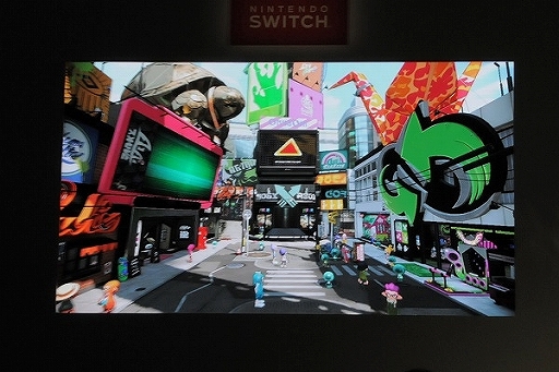 画像ギャラリー No.026のサムネイル画像 / 「Splatoon2」のステージイベント「イカ研究所 新イカ発見報告会」をレポート。流行や新ブキなど，前作から2年後の“イカ達”の生態が明かされる