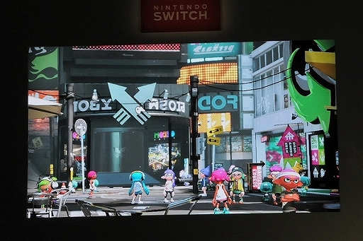 画像ギャラリー No.027のサムネイル画像 / 「Splatoon2」のステージイベント「イカ研究所 新イカ発見報告会」をレポート。流行や新ブキなど，前作から2年後の“イカ達”の生態が明かされる