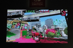 画像ギャラリー No.029のサムネイル画像 / 「Splatoon2」のステージイベント「イカ研究所 新イカ発見報告会」をレポート。流行や新ブキなど，前作から2年後の“イカ達”の生態が明かされる