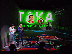 画像ギャラリー No.027のサムネイル画像 / XFLAGスタジオの新作アプリ「ファイトリーグ」の記者発表会をレポート。GACKTさんとタカアンドトシが激突した開幕戦の行方は？