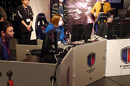 画像ギャラリー No.015のサムネイル画像 / eスポーツをVR配信すれば,会場にいるかのように楽しめる。「DISSIDIA FINAL FANTASY NT VRライブストリーミングバトルイベント」レポート