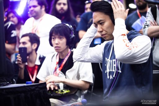 画像ギャラリー No.040のサムネイル画像 / ［EVO2018］戦いが佳境を迎えた「EVO2018」，2日目Twitterまとめ。「ストV」部門4名ほか，計11名の日本人選手が決勝へ進出