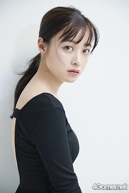画像ギャラリー No.011のサムネイル画像 / 「放置少女」,橋本環奈さんが出演する新TVCMのメイキングが公開。稲川淳二さんの“怪談語り”も必見