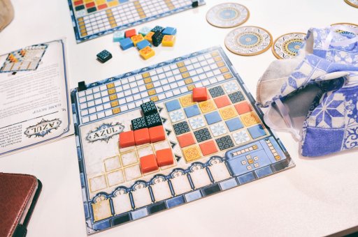画像ギャラリー No.011のサムネイル画像 / ［SPIEL’17］今年のSPIELの大本命か。“シンプルで奥深い”を体現した傑作「AZUL」プレイレポート
