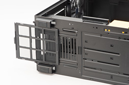 画像ギャラリー No.011のサムネイル画像 / 人気ストリーマー「Ninja」とコラボした，大胆なデザインのPCケース「H700i Ninja」をNZXTが国内発表。実機は完成度がかなり高い