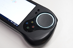画像ギャラリー No.005のサムネイル画像 / ［TGS 2019］1年ぶりに見たポータブルゲームPC「SMACH Z」でMHWを遊ぶ。開発は進んでいるが，果たして2020年Q1に発売となるか？