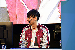 画像ギャラリー No.013のサムネイル画像 / 「ウイニングイレブン 2019」,e-Sports イノフェスCUP 決勝戦の模様をお届け。優勝したウイイレのプロ“Mayageka選手”にも話を聞いた