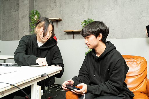 画像ギャラリー No.001のサムネイル画像 / 【PR】eスポーツチーム「AXIZ WAVE」に迫る練習密着＆インタビュー。強さの秘訣はメンバー同士の信頼と結束力