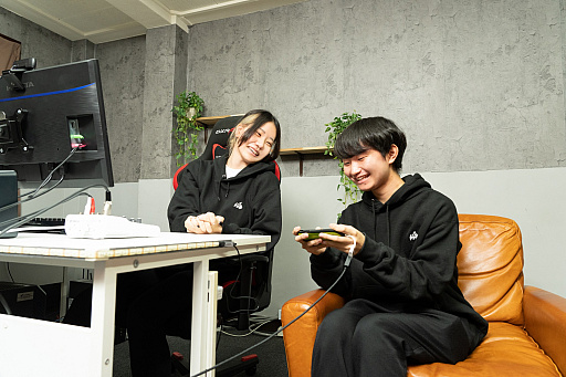 画像ギャラリー No.002のサムネイル画像 / 【PR】eスポーツチーム「AXIZ WAVE」に迫る練習密着＆インタビュー。強さの秘訣はメンバー同士の信頼と結束力