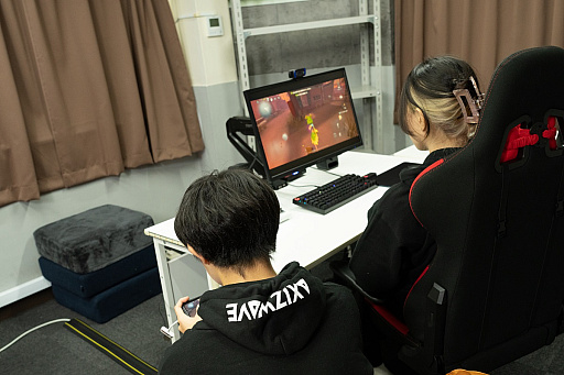 画像ギャラリー No.004のサムネイル画像 / 【PR】eスポーツチーム「AXIZ WAVE」に迫る練習密着＆インタビュー。強さの秘訣はメンバー同士の信頼と結束力