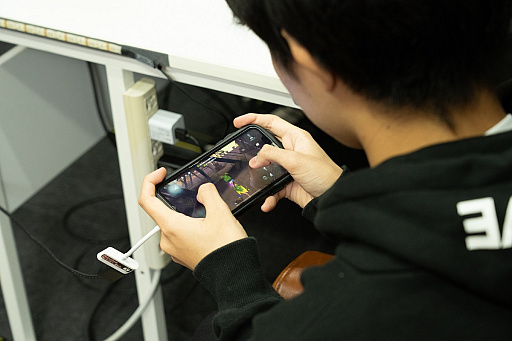 画像ギャラリー No.005のサムネイル画像 / 【PR】eスポーツチーム「AXIZ WAVE」に迫る練習密着＆インタビュー。強さの秘訣はメンバー同士の信頼と結束力