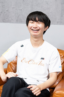 画像ギャラリー No.007のサムネイル画像 / 【PR】eスポーツチーム「AXIZ WAVE」に迫る練習密着＆インタビュー。強さの秘訣はメンバー同士の信頼と結束力