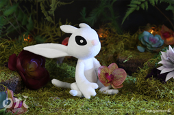 画像ギャラリー No.009のサムネイル画像 / 「Ori and the Will of the Wisps」とコラボしたTシャツ，ぬいぐるみ，ピンバッジなど最新グッズが登場