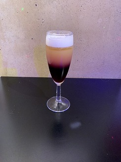 画像ギャラリー No.006のサムネイル画像 / PS4/Switch版「VA-11 Hall-A（ヴァルハラ）」，限定缶バッジなどがもらえる発売記念コラボバーが本日オープン