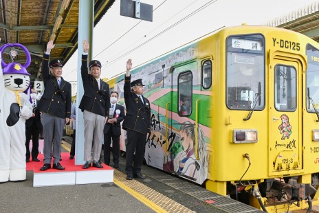 画像ギャラリー No.014のサムネイル画像 / サガシリーズの音楽が流れる区間も登場。車内フルラッピング企画「SaGa風呂バス」3月10日にリニューアル，運転期間の延長決定