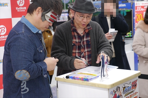 画像ギャラリー No.006のサムネイル画像 / 「逆転裁判123 成歩堂セレクション」発売記念イベントレポート。プロデューサーの江城氏がゴドー検事となり，ファンと触れあった