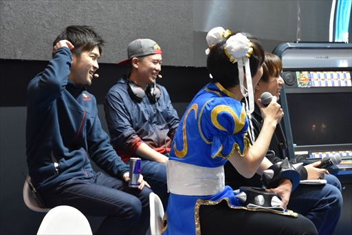 画像ギャラリー No.009のサムネイル画像 / ［JAEPO2019］「ストリートファイターV　タイプアーケード」最新情報公開＆組手イベントレポート。ボンちゃん選手とガチくん選手の対決も