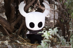 画像ギャラリー No.009のサムネイル画像 / 「Hollow Knight」のTシャツが発売。さまよう空洞の騎士と俊敏な守護者の2種類