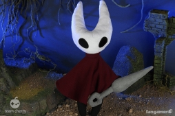 画像ギャラリー No.010のサムネイル画像 / 「Hollow Knight」のTシャツが発売。さまよう空洞の騎士と俊敏な守護者の2種類