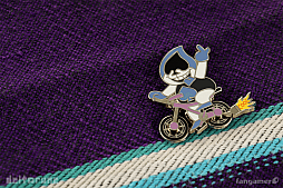 画像ギャラリー No.007のサムネイル画像 / 「DELTARUNE」とコラボしたランサーのぬいぐるみやピンバッジが本日夕方ごろに販売開始