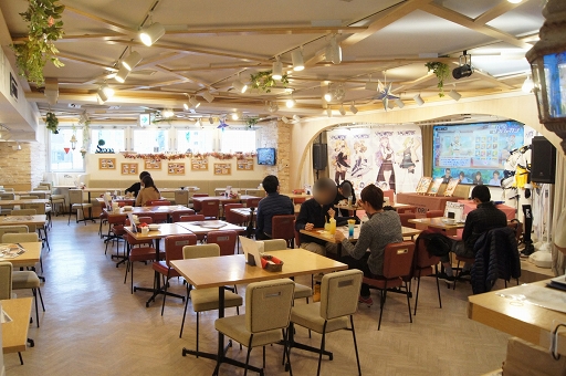 画像ギャラリー No.002のサムネイル画像 / これには歴戦の店長も納得。落ち着いた雰囲気の中で“ザリガニ（下目）”も食べられる「ガール・カフェ・ガン」コラボカフェをレポート