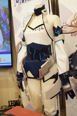 画像ギャラリー No.009のサムネイル画像 / これには歴戦の店長も納得。落ち着いた雰囲気の中で“ザリガニ（下目）”も食べられる「ガール・カフェ・ガン」コラボカフェをレポート