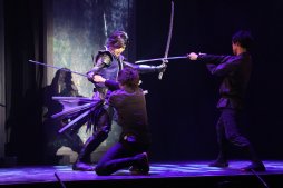画像ギャラリー No.008のサムネイル画像 / 舞台「斬劇『戦国BASARA』天政奉還」のゲネプロをレポート。帝の称号を懸けて，伊達政宗や真田幸村ら若き武将達が熱い闘いを繰り広げる