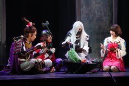 画像ギャラリー No.012のサムネイル画像 / 舞台「斬劇『戦国BASARA』天政奉還」のゲネプロをレポート。帝の称号を懸けて，伊達政宗や真田幸村ら若き武将達が熱い闘いを繰り広げる