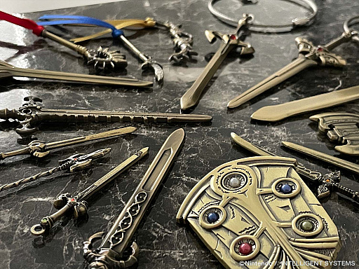 画像ギャラリー No.001のサムネイル画像 / 「ファイアーエムブレム」，装備品の立体化グッズ“Armory collection”の新シリーズ発売