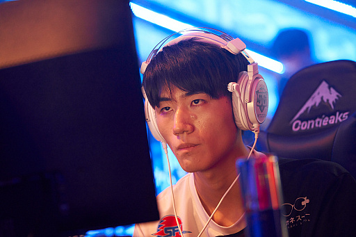 画像ギャラリー No.030のサムネイル画像 / eスポーツ東西対抗戦,開催。「Red Bull 5G 2022 FINALS」現地観戦レポート