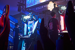 画像ギャラリー No.046のサムネイル画像 / eスポーツ東西対抗戦,開催。「Red Bull 5G 2022 FINALS」現地観戦レポート