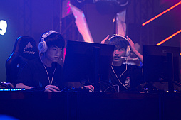 画像ギャラリー No.048のサムネイル画像 / eスポーツ東西対抗戦,開催。「Red Bull 5G 2022 FINALS」現地観戦レポート