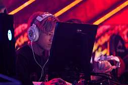 画像ギャラリー No.049のサムネイル画像 / eスポーツ東西対抗戦,開催。「Red Bull 5G 2022 FINALS」現地観戦レポート