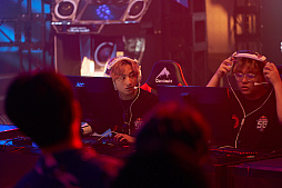 画像ギャラリー No.051のサムネイル画像 / eスポーツ東西対抗戦,開催。「Red Bull 5G 2022 FINALS」現地観戦レポート