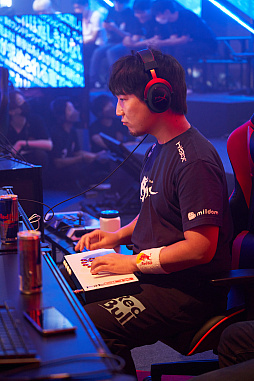 画像ギャラリー No.057のサムネイル画像 / eスポーツ東西対抗戦,開催。「Red Bull 5G 2022 FINALS」現地観戦レポート