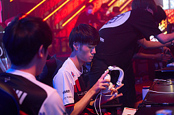 画像ギャラリー No.058のサムネイル画像 / eスポーツ東西対抗戦,開催。「Red Bull 5G 2022 FINALS」現地観戦レポート