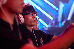 画像ギャラリー No.073のサムネイル画像 / eスポーツ東西対抗戦,開催。「Red Bull 5G 2022 FINALS」現地観戦レポート