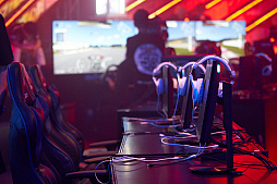 画像ギャラリー No.076のサムネイル画像 / eスポーツ東西対抗戦,開催。「Red Bull 5G 2022 FINALS」現地観戦レポート