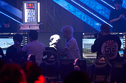 画像ギャラリー No.080のサムネイル画像 / eスポーツ東西対抗戦,開催。「Red Bull 5G 2022 FINALS」現地観戦レポート