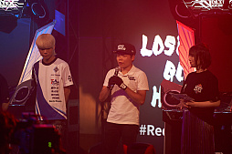 画像ギャラリー No.082のサムネイル画像 / eスポーツ東西対抗戦,開催。「Red Bull 5G 2022 FINALS」現地観戦レポート