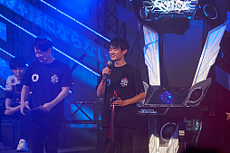画像ギャラリー No.083のサムネイル画像 / eスポーツ東西対抗戦,開催。「Red Bull 5G 2022 FINALS」現地観戦レポート