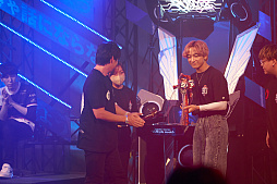 画像ギャラリー No.085のサムネイル画像 / eスポーツ東西対抗戦,開催。「Red Bull 5G 2022 FINALS」現地観戦レポート