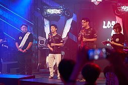 画像ギャラリー No.088のサムネイル画像 / eスポーツ東西対抗戦,開催。「Red Bull 5G 2022 FINALS」現地観戦レポート