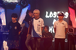 画像ギャラリー No.094のサムネイル画像 / eスポーツ東西対抗戦,開催。「Red Bull 5G 2022 FINALS」現地観戦レポート
