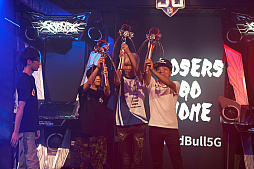 画像ギャラリー No.095のサムネイル画像 / eスポーツ東西対抗戦,開催。「Red Bull 5G 2022 FINALS」現地観戦レポート