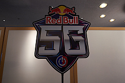 画像ギャラリー No.100のサムネイル画像 / eスポーツ東西対抗戦,開催。「Red Bull 5G 2022 FINALS」現地観戦レポート