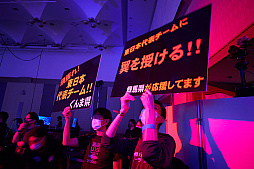 画像ギャラリー No.109のサムネイル画像 / eスポーツ東西対抗戦,開催。「Red Bull 5G 2022 FINALS」現地観戦レポート