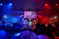 画像ギャラリー No.110のサムネイル画像 / eスポーツ東西対抗戦,開催。「Red Bull 5G 2022 FINALS」現地観戦レポート